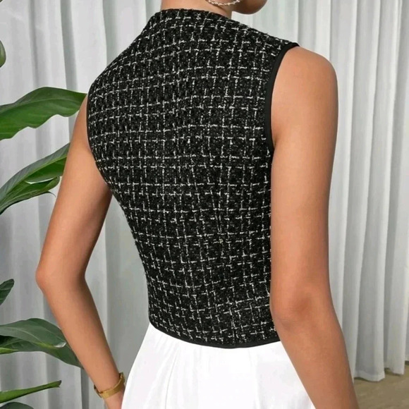 Button Front Blazer Vest - Picture 4 of 5